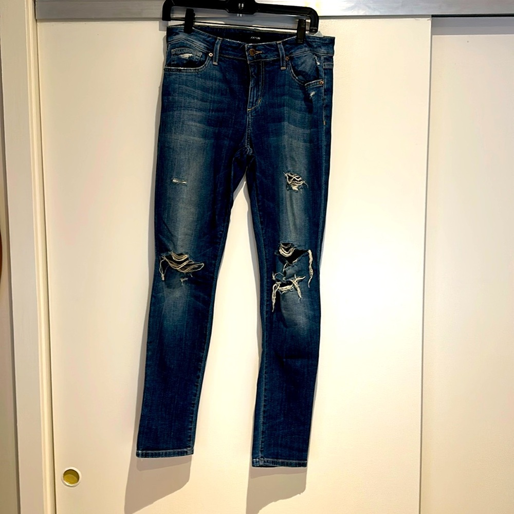 Joes Jeans. Distressed size 29